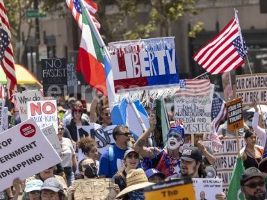 “Fúria contra o Regime” de Trump leva às ruas milhares em mais de 400 cidades nos EUA