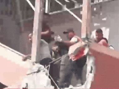Israel bombardeia equipe de resgate em hospital de Gaza e mata 20 palestinos