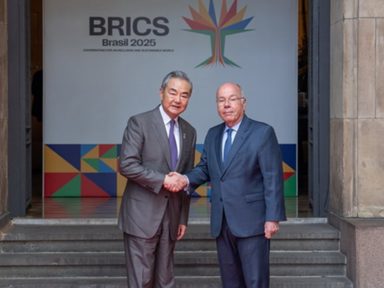 Brasil e China discutem fortalecer BRICS contra “unilateralismo e práticas de intimidação”