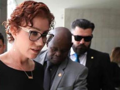 Justiça italiana rejeita pedido de Carla Zambelli e mantém prisão