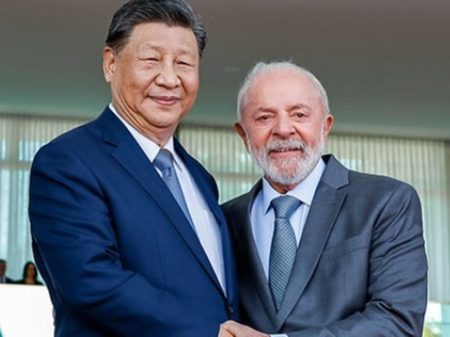 Lula e Xi Jinping conversam por telefone sobre fortalecimento do BRICS