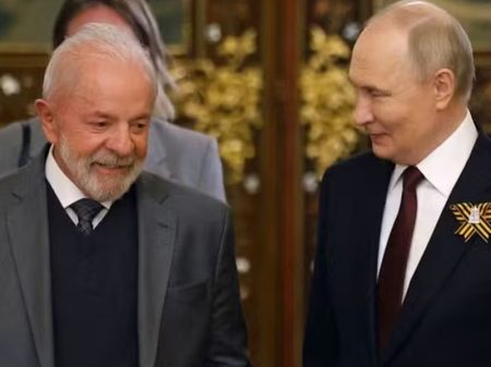 Putin liga para o presidente Lula e o põe a par das discussões sobre paz com Trump