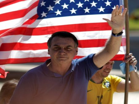 Trump quer Bolsonaro porque sabe que com ele será mais fácil esfolar o Brasil