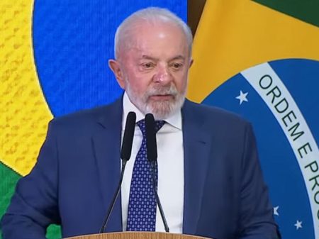 “O mundo está ávido para negociar com o Brasil”, diz Lula ao lançar plano de defesa do país