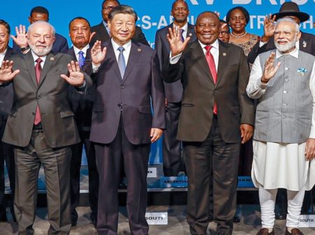 Lula articula BRICS para reação conjunta à guerra comercial de Trump