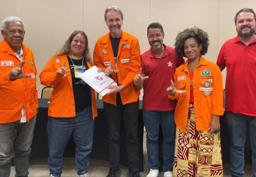 “Estamos engajados pela reestatização da BR Distribuidora e das nossas refinarias”, diz líder do PT