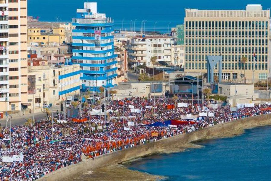 Mais de meio milhão condenam bloqueio de Trump a Cuba no 1º de Maio em Havana