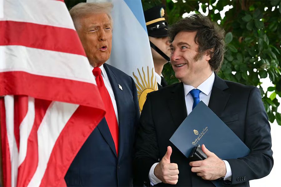 Milei aporta US$ 350 mil à guerra de fake news contra Sheinbaum e Petro, comprovam áudios
