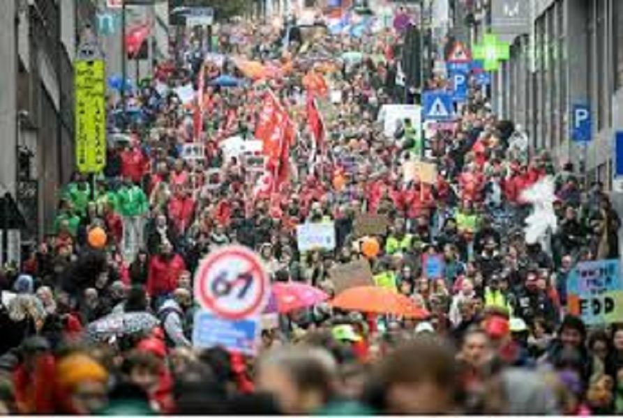 Trabalhadores belgas em greve tomam as ruas de Bruxelas por reposição salarial