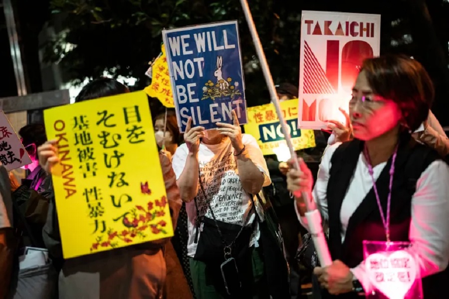 Japoneses-exigem-o-encrerramento-da-base-norte-americana-de-Okinawa-AFP.jpg